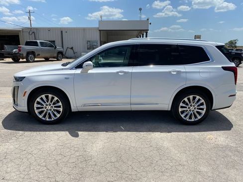 Used 2020 Cadillac XT6 Premium Luxury FWD image 3