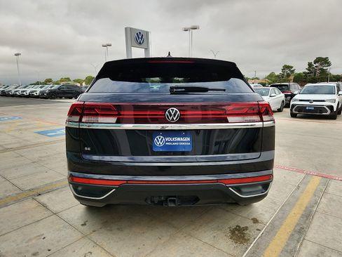 Used 2024 Volkswagen Atlas Cross Sport SE FWD image 6
