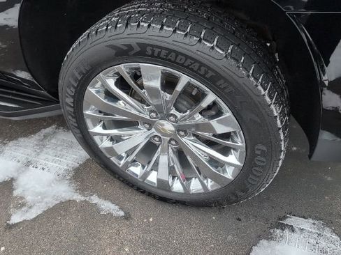 Used 2023 Chevrolet Suburban Premier w/ Premium Package image 18