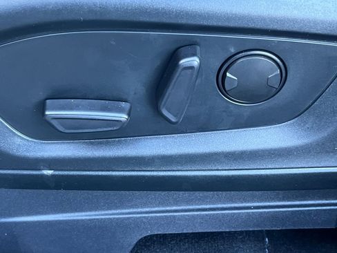 Used 2024 Ford Explorer XLT w/ Equipment Group 202A image 31