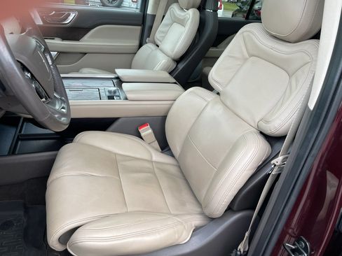 Used 2023 Lincoln Navigator Reserve AWD/4WD image 16