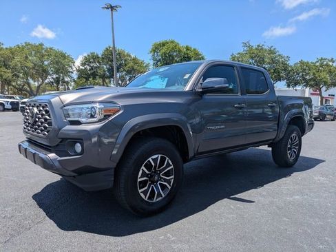 Used 2022 Toyota Tacoma TRD Sport w/ Technology Package AWD/4WD image 8