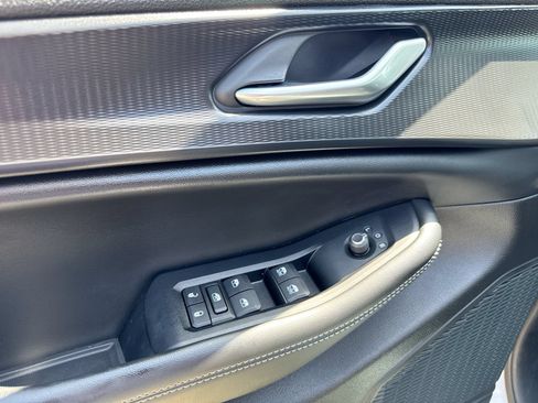 Used 2023 Jeep Grand Cherokee Laredo AWD/4WD image 13