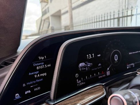 Used 2024 Cadillac Escalade ESV Sport Platinum w/ LPO, ONYX Package image 31