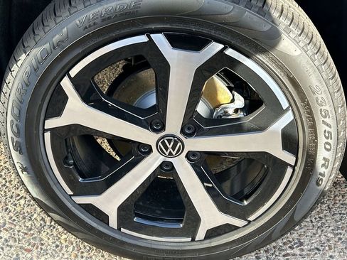 New 2026 Volkswagen Tiguan SE FWD image 6