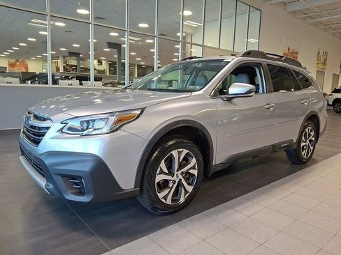 Used 2020 Subaru Outback Limited AWD/4WD image 3