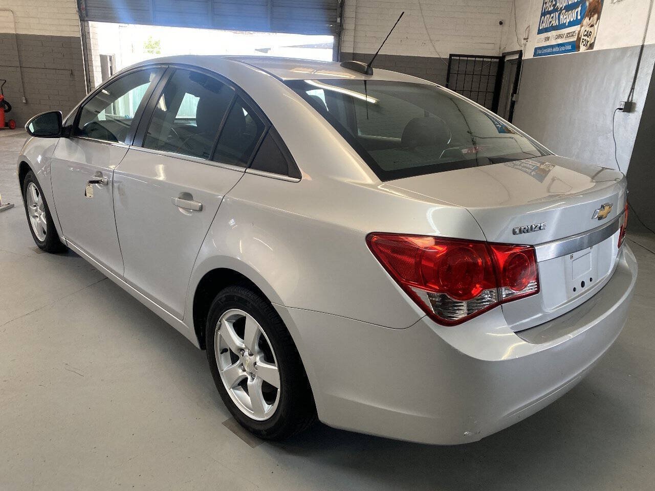 Used 2016 Chevrolet Cruze LT FWD image 4