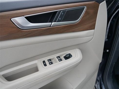 Certified 2025 Volkswagen Atlas SE image 15