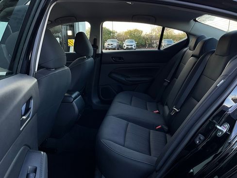 Used 2025 Nissan Altima 2.5 SV image 12