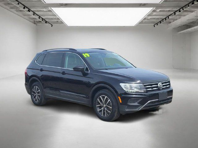 Used 2019 Volkswagen Tiguan SE w/ Panoramic Sunroof Package AWD/4WD image 8