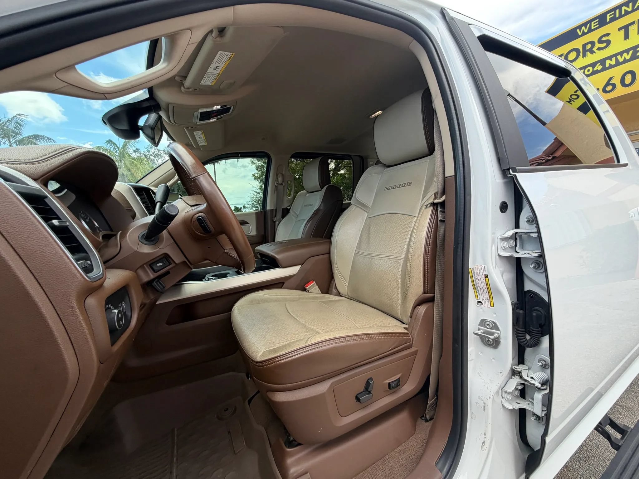 Used 2022 RAM 3500 Laramie AWD/4WD image 15