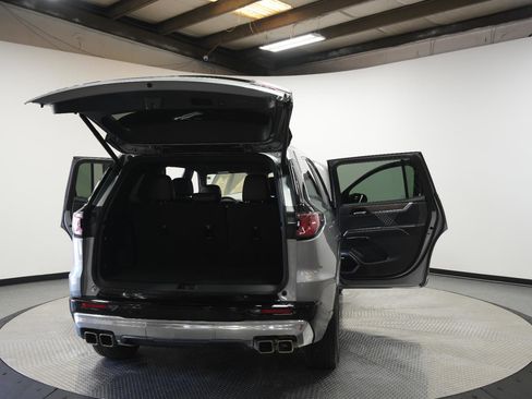 Used 2025 GMC Acadia Denali w/ LPO, Floor Liner Package AWD/4WD image 12