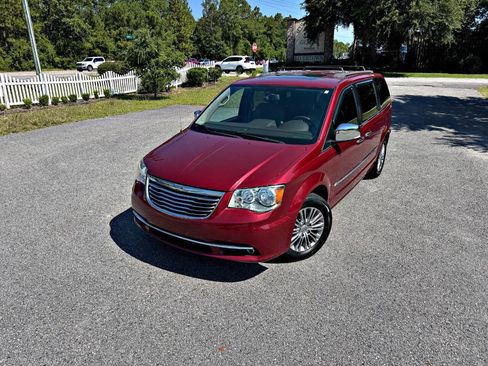 Used 2013 Chrysler Town & Country Touring-L w/ Entertainment Group #2 FWD image 28