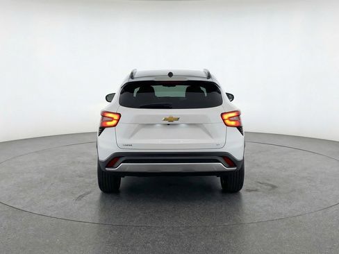 Used 2025 Chevrolet Trax LT w/ LT Convenience Package FWD image 7