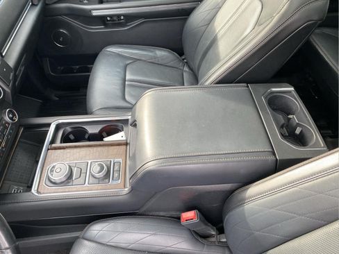Used 2019 Ford Expedition Platinum AWD/4WD image 18