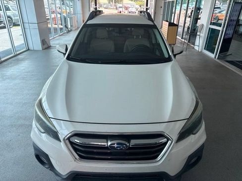Used 2018 Subaru Outback 2.5i Premium AWD/4WD image 3