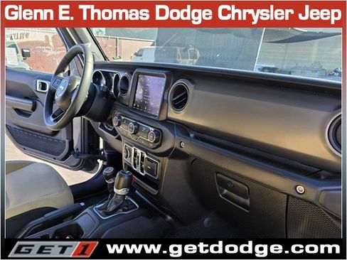 Certified 2023 Jeep Gladiator Willys image 33