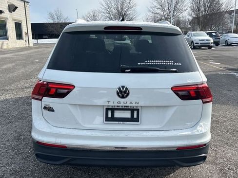 Used 2022 Volkswagen Tiguan SE w/ Panoramic Sunroof Package image 7
