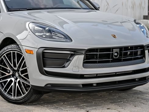 Used 2025 Porsche Macan w/ Premium Package Plus AWD/4WD image 2