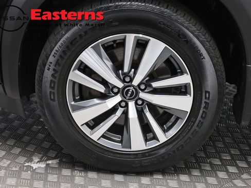 Used 2023 Nissan Pathfinder SL AWD/4WD image 32