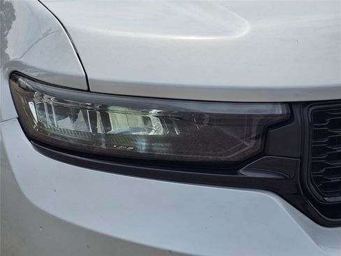 Used 2024 Jeep Grand Cherokee Altitude RWD image 9