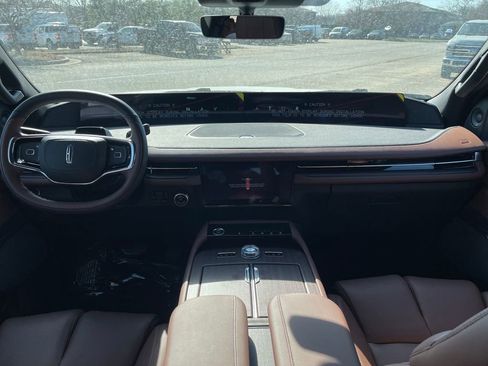 New 2026 Lincoln Navigator Reserve AWD/4WD image 12