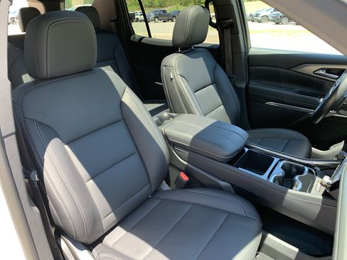 Used 2025 Chevrolet Traverse LT w/ Sun and Wheel Package FWD image 44