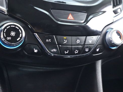 Used 2018 Chevrolet Cruze Premier image 20