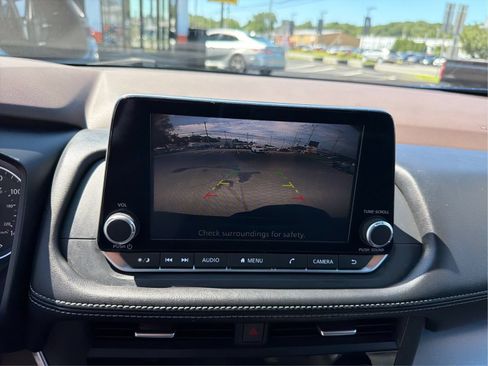 Used 2023 Nissan Rogue SV FWD image 15