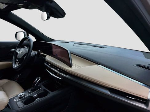 Used 2025 Cadillac XT4 Premium Luxury FWD image 33