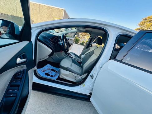 Used 2014 Ford Focus SE image 9