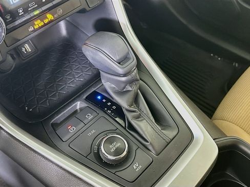 Used 2023 Toyota RAV4 LE AWD/4WD image 20