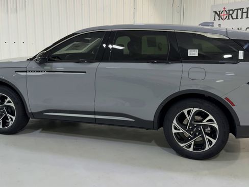 New 2026 Lincoln Nautilus Premier image 7