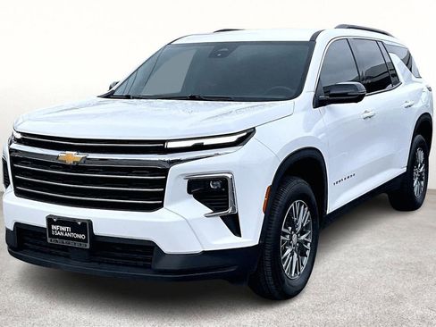 Used 2024 Chevrolet Traverse LT image 14