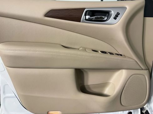 Used 2018 Nissan Pathfinder Platinum image 47