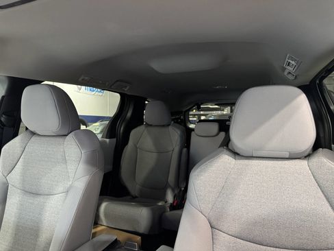 Used 2026 Toyota Sienna LE FWD image 21