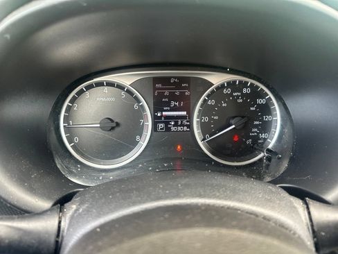 Used 2022 Nissan Kicks S FWD image 5