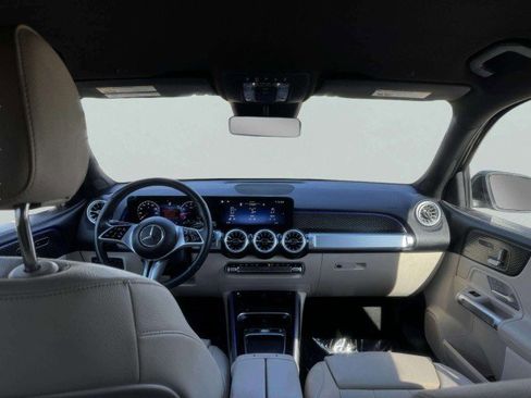 Used 2025 Mercedes-Benz GLB 250 image 35