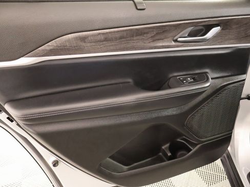 Used 2024 Jeep Grand Cherokee L Limited w/ Luxury Tech Group II image 20