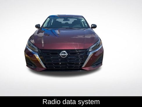 Used 2024 Nissan Altima 2.5 SV FWD image 2