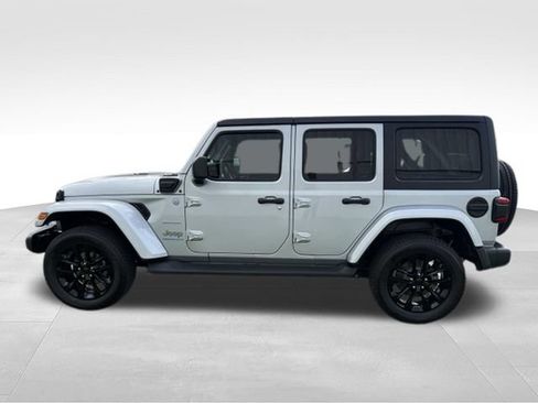 Used 2023 Jeep Wrangler Unlimited Sahara w/ Cold Weather Group AWD/4WD image 13