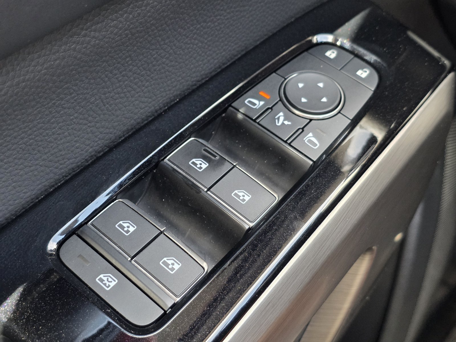 Used 2024 Nissan Pathfinder Platinum w/ Cargo Package AWD/4WD image 34