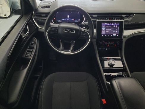 Used 2023 Jeep Grand Cherokee Laredo AWD/4WD image 22