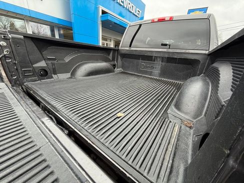 Used 2023 RAM 1500 Classic SLT AWD/4WD image 27