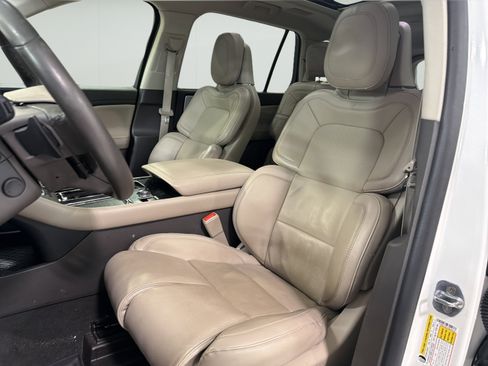 Used 2023 Lincoln Aviator Reserve w/ Equipment Group 201A AWD/4WD image 12
