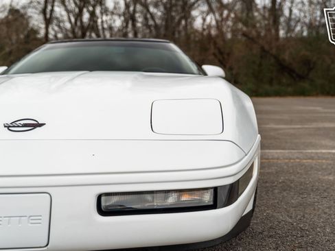 Used 1991 Chevrolet Corvette Coupe image 28