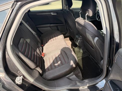 Used 2015 Ford Fusion SE w/ Equipment Group 201A FWD image 32