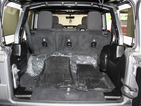 Used 2019 Jeep Wrangler Unlimited Sahara AWD/4WD image 34