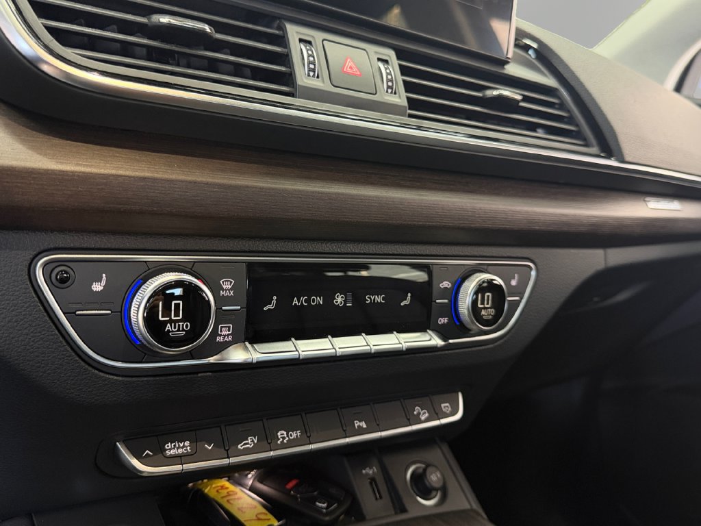 Used 2021 Audi Q5 e Premium Plus w/ Premium Plus Package AWD/4WD image 22