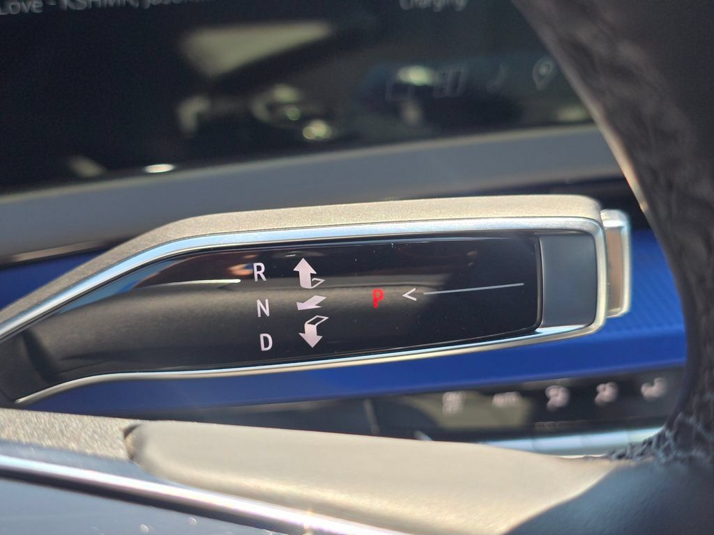 Used 2025 Cadillac Optiq Sport 1 w/ LPO, ONYX Package AWD/4WD image 29
